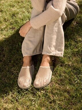 ROAM The Mesh Clog Cream Size 10 NWT New